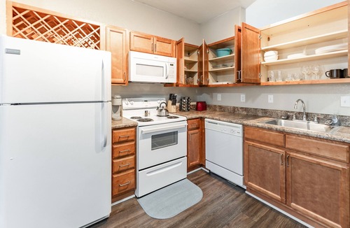 Huntsville Apartment | Gym, Fast WiFi, King Bed, Free Parking