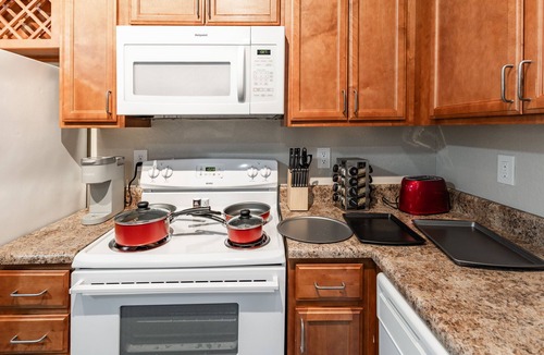 Huntsville Apartment | Gym, Fast WiFi, King Bed, Free Parking
