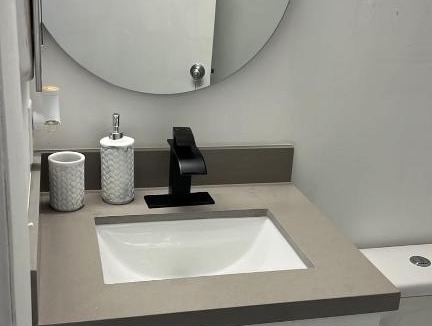 Golden Glades House | Habitación con baño compartido