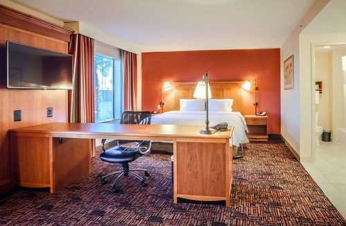 Tomball Hotel | Hampton Inn & Suites by Hilton Tomball Houston NW