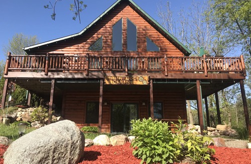 Baraboo Cabin | Hana Log Cabin near Devil's Lake