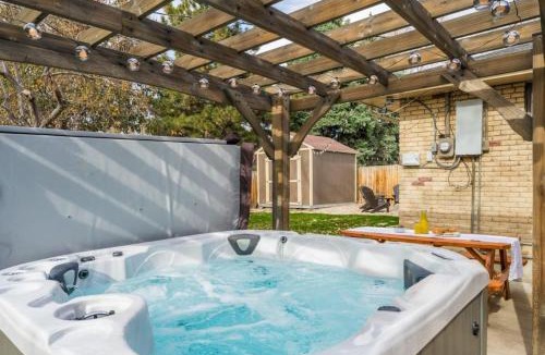 Lamar Heights Area House | Harmony House An Experiential home With A Hot Tub
