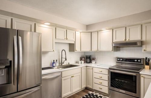 Lamar Heights Area House | Harmony House An Experiential home With A Hot Tub