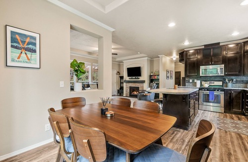 Skykomish House | Hart Haus at Stevens Pass- spacious w/hot tub, EV charger, enclosed yard for pets!