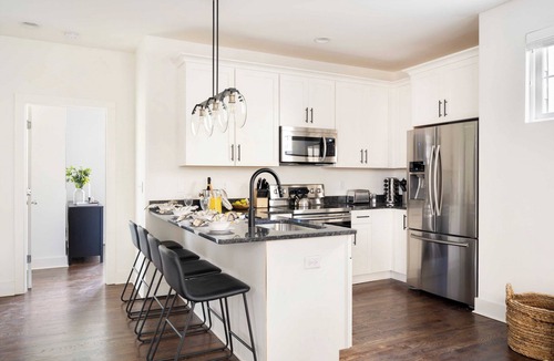 Chestnut Hill Cottage | Hart Suite 8 by Avantstay Gorgeous Town House w/Modern Amenities in Nashville!