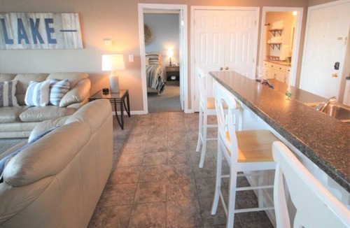 Osage Beach Condo | Hawks Nest Condo - Beutiful Lake View! Walk in - no steps! - 2 Full Beds - Best Price & Location!