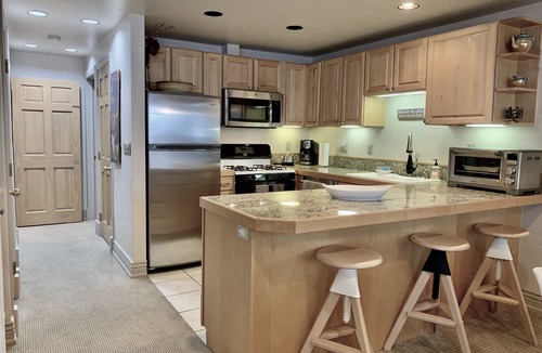 Aspen Condo | Heart of Aspen 2BR/2BA — Walk to Gondola, Quiet & Convenient