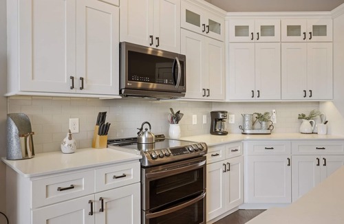 Blue Ridge Condo | Heart of Downtown-Condo with Balcony- Amazing Views- Walk to Everything!
