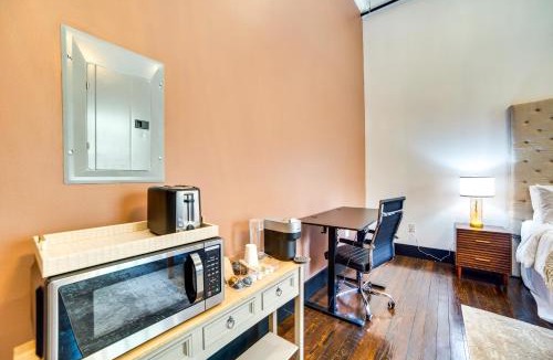 Marshall Apartment | Heart of Downtown Marshall Boutique Studio Stay!