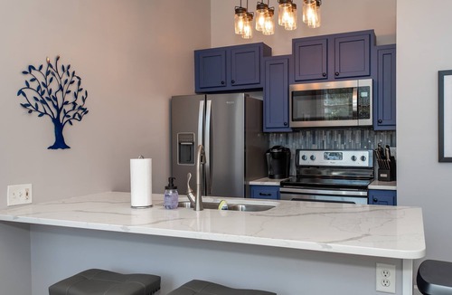 Covington Condo | Heart of Mainstrasse Apt 1