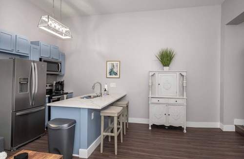 Covington Condo | Heart of Mainstrasse Apt 2