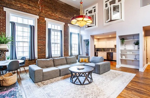 Old City Apartment | Heart of the Old City- Minutes from Market Square