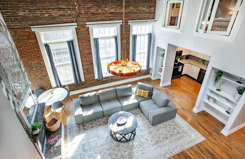 Old City Apartment | Heart of the Old City- Minutes from Market Square