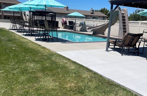 West Jordan House | Heated outdoor pool open April 9. Hot tub, stunning view, 5 star, clean, quiet