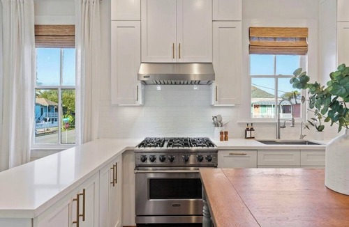 San Jacinto House | Heated pool & hot tub; walk to beach; includes guest house
