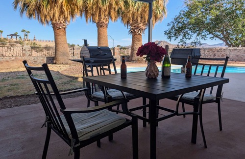 El Paso House | Heated pool, one-story & great location. Delighted House.
