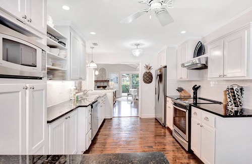 Kings Terrace House | Heated Pool Sleeps 12 Pet Friendly Walk to Village 2 Kitchens