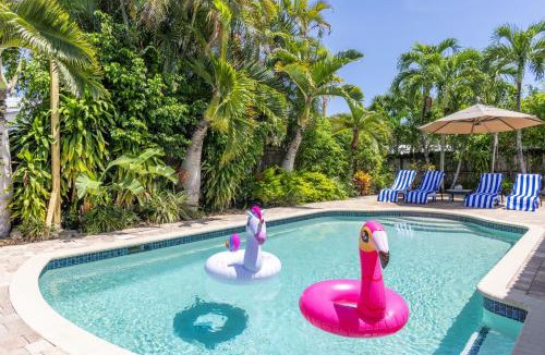South Corals House | Heated Saltwater Pool 6min to Beach Tropical Oasis