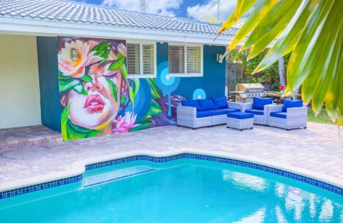 South Corals House | Heated Saltwater Pool 6min to Beach Tropical Oasis