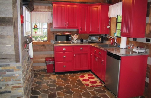 Sequatchie Cabin | Hemlock Falls LLC 25 mi. From Chattanooga. 2 miles from Foster Falls State Park