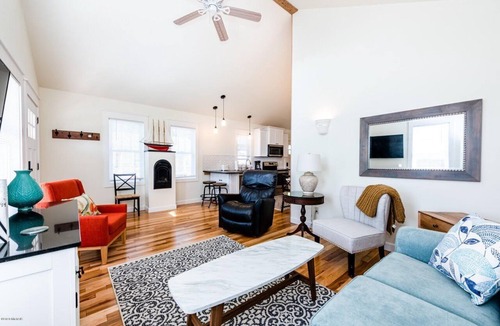 Paw Paw Lake House | Heron's Nest I ALL SIX Paw Paw Lake Cottages