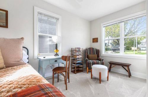 Oshkosh House | Hickory Hideaway, Cozy 2 bedroom with private dock