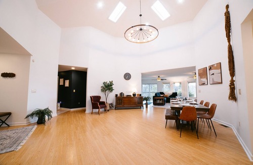 Bluff City House | Hickory Hill Round House: Indoor POOL, mins from South Holston River, with view