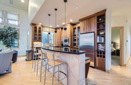 Cherry Creek House | High-End 4BD Executive Retreat in N Cherry Creek