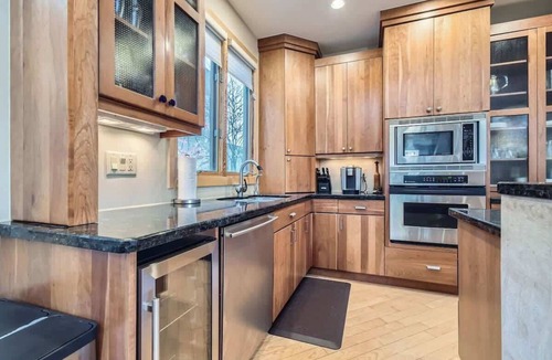 Cherry Creek House | High-End 4BD Executive Retreat in N Cherry Creek