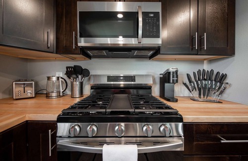 Riverview House | High Point Guesthouse - near Gardens, close to Downtown