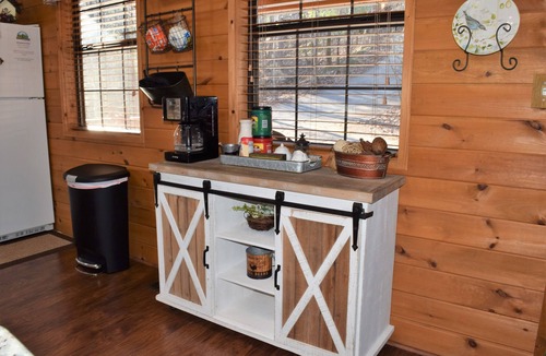 Wears Valley Cabin | HIGHER GROUND - 2 bdrms with king & 2 private baths, gas fireplace & more