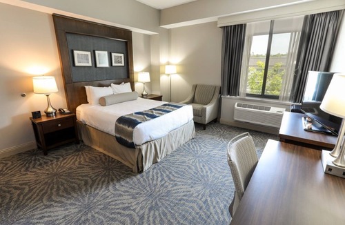 Fairfield Cabin | Highland Queen ADA | Accessible Room Near Slopes