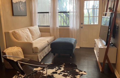 Austin Apartment | Hill country Studio, easy access to Downtown and Airport