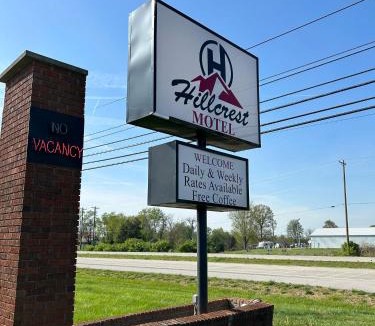 Aurora Hotel | Hillcrest Motel by Oyo Aurora near Lawrenceburg