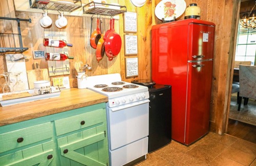 Vesta Cabin | Hillside Hideaway by Buffalo Mountain Getaway