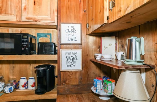 Vesta Cabin | Hillside Hideaway by Buffalo Mountain Getaway