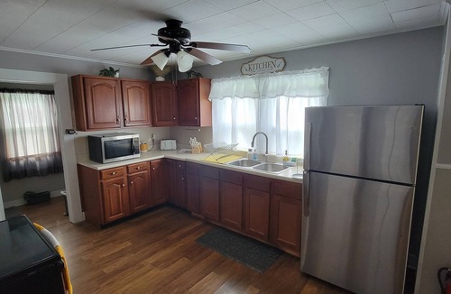 Irving House | Hilltop EstatenMinutes from Sunset Bay Beach & Cattaraugus Creek