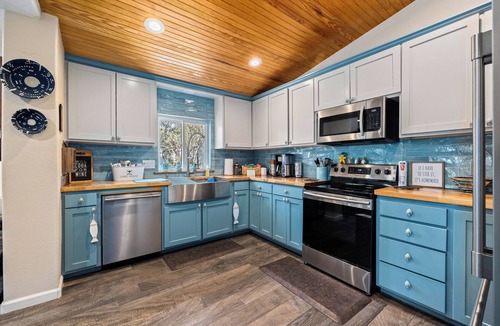 Spicewood House | Hilltop Haven by the Lake