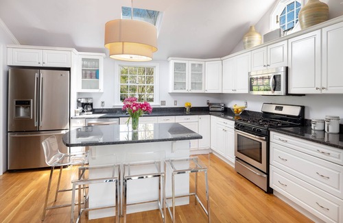 Hingham House | Hingham Harbor Retreat ~ Sunsets ~ Family Gatherings ~ Trails at World’s End