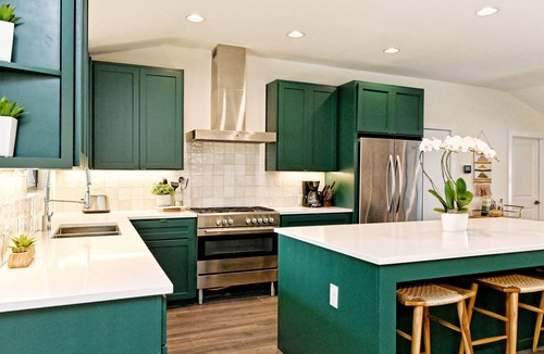 Riverside House | ✫Hip Haven - HUGE POOL 1 Mi from SoCo & Downtown✫
