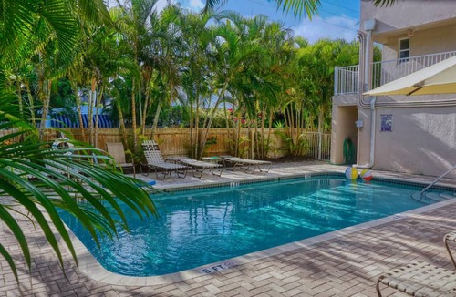 Pass-a-Grille Historic District Apartment | Historic Pass-A-Grille Beach Club Gulf Way 701-5