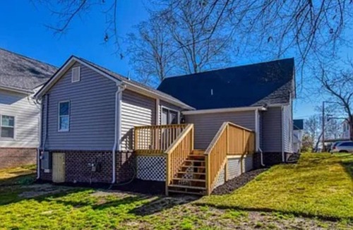 Lenoir City House | Historic 2-bedroom house with WiFi and AC in downtown Lenoir City