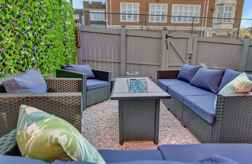 Park View House | Historic 3br Rowhouse, Short Walk to the Green Line