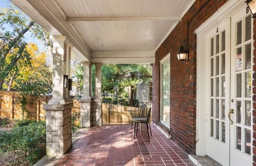 Hillsboro Village Apartment | Historic Apt- Home to Willie+Kristofferson in 70s!