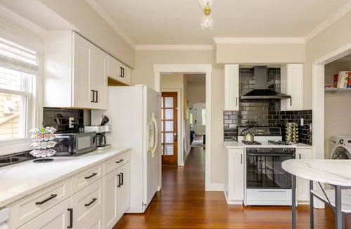Ohio City House | Historic Gem Entire Home Mins 2 Mrkt, Dwntwn, & Trails, 2 King Beds, Arcade