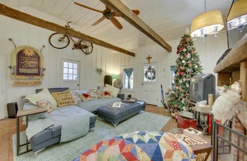 Marshall House | Historic Marshall Log Cabin Less Than 1 Mi to Dtwn!