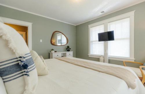 Crosstown House | Historic Revival 2BR Midtown Memphis Free Parking Fast Wifi Free Parking Yes Pets