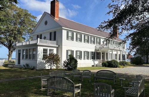Saluda House | Historic Rosegill -700 Acre Farm on Rappahannock River with Pool, Beach, Fishing