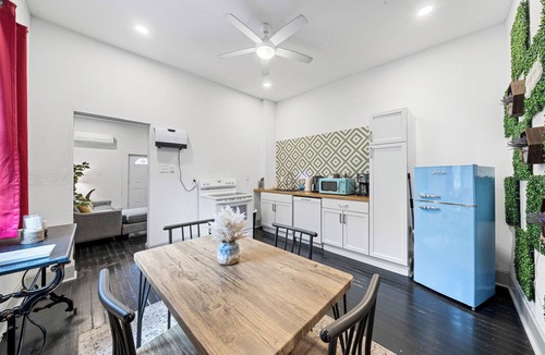 Alta Vista Apartment | Historic SA Apt l 30+ Day Stay Central & Airport