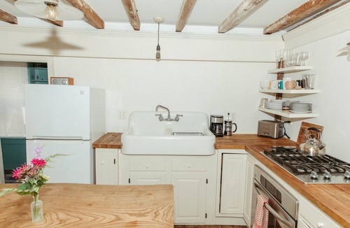 Northampton House | Historic Williams House 2-bedroom downtown Northampton with AC, WiFi